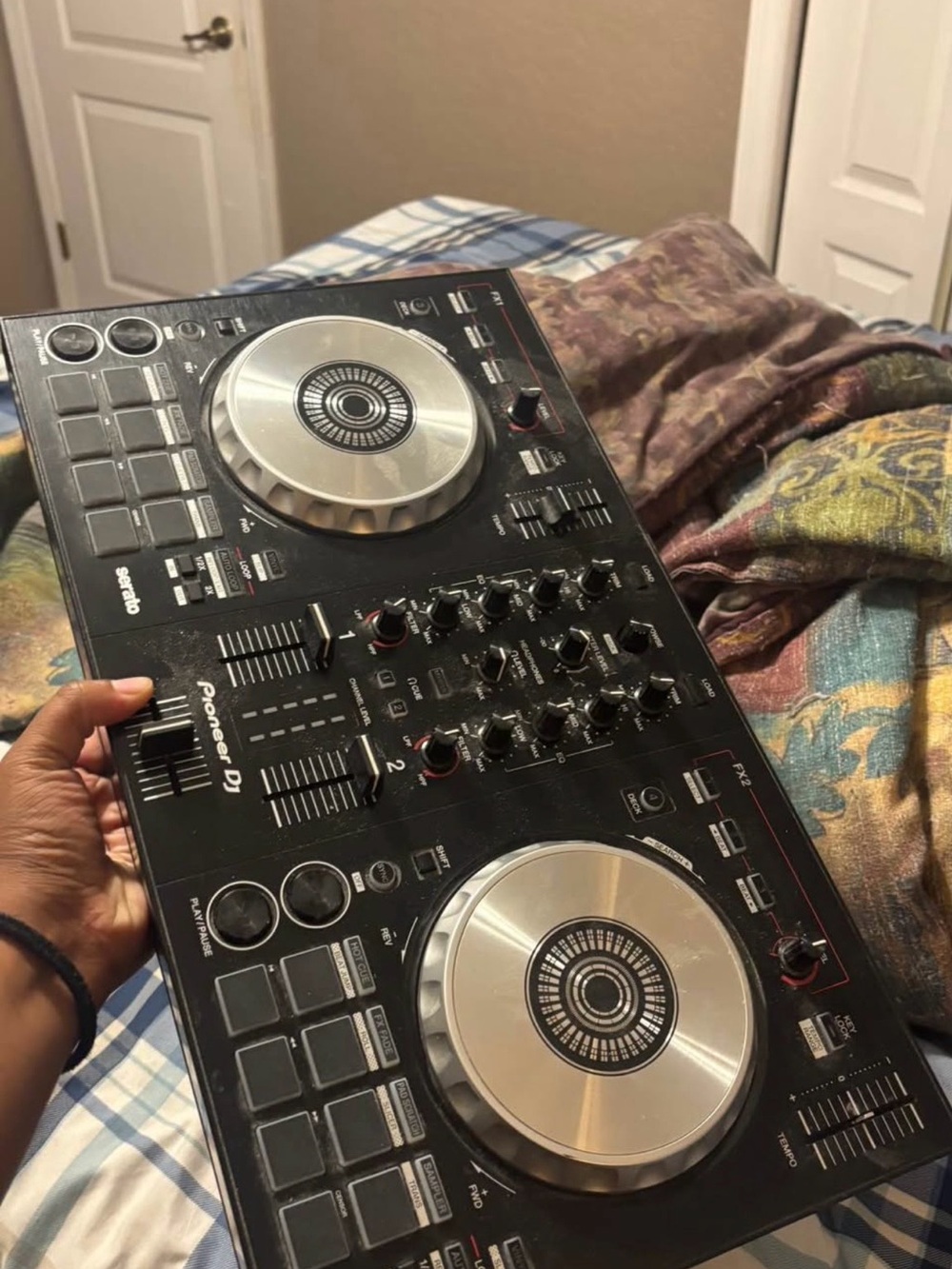 PIONEER Black and Silver DDJ-Style Portable DJ Controller - Picture 2 of 5